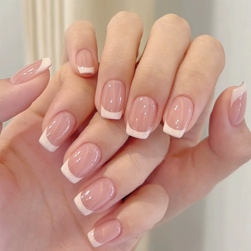 Wearing fake nail patches